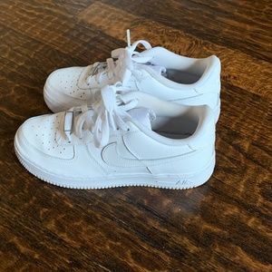 White Nike Airforce 1